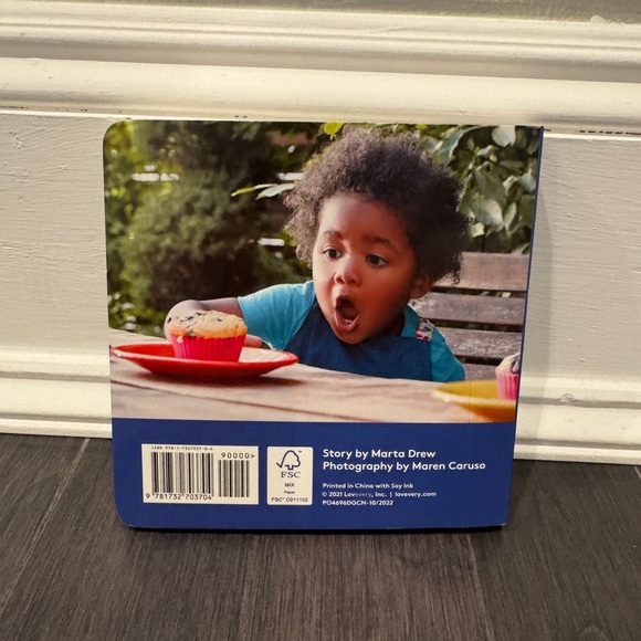 NWOT Lovevery Making Muffins Kids Board Book - Picture 3 of 3